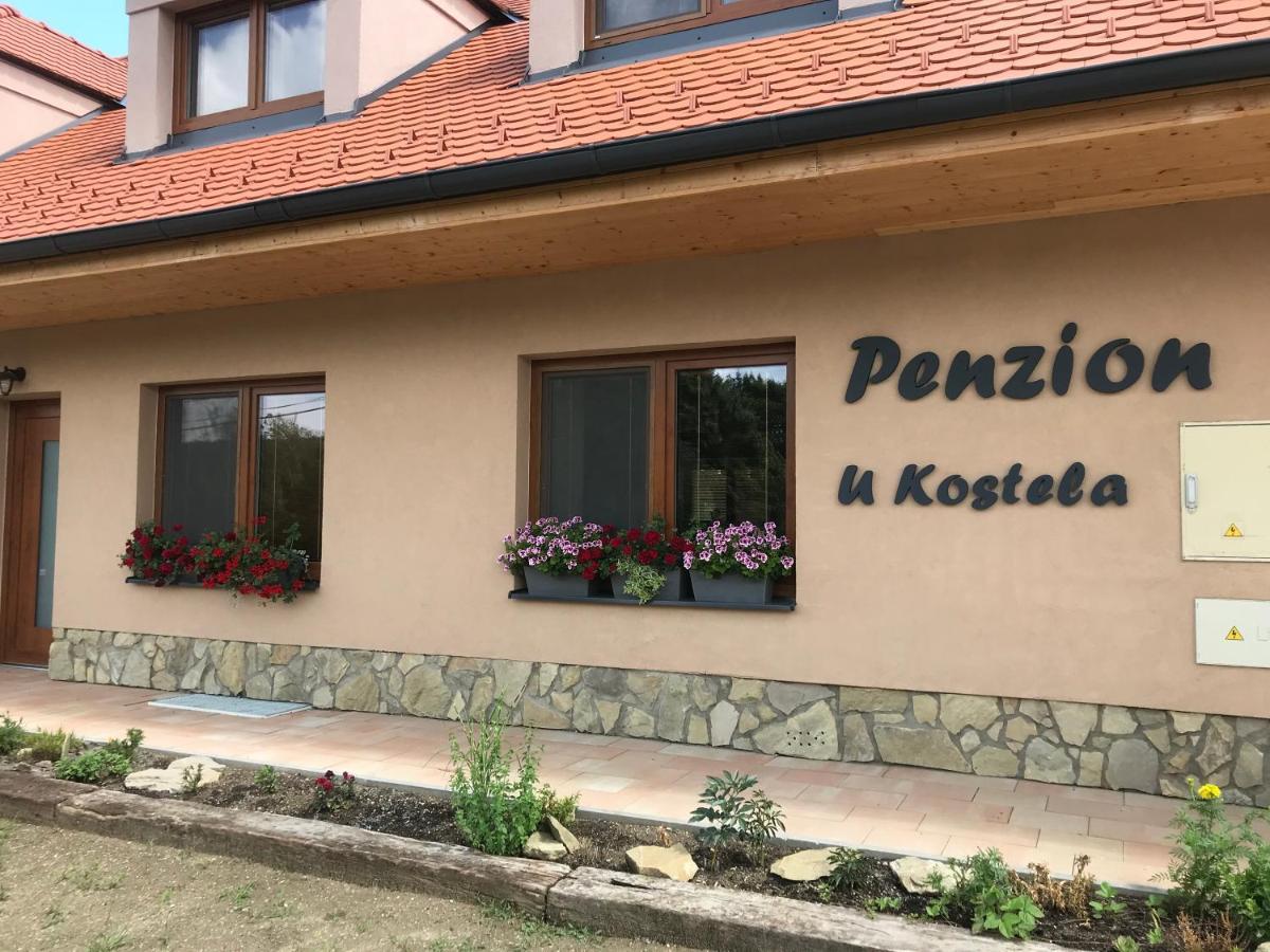 Penzion U Kostela Hotel Kuzelov Bagian luar foto